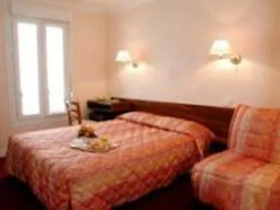 ***  Hotel Cactus Paris France