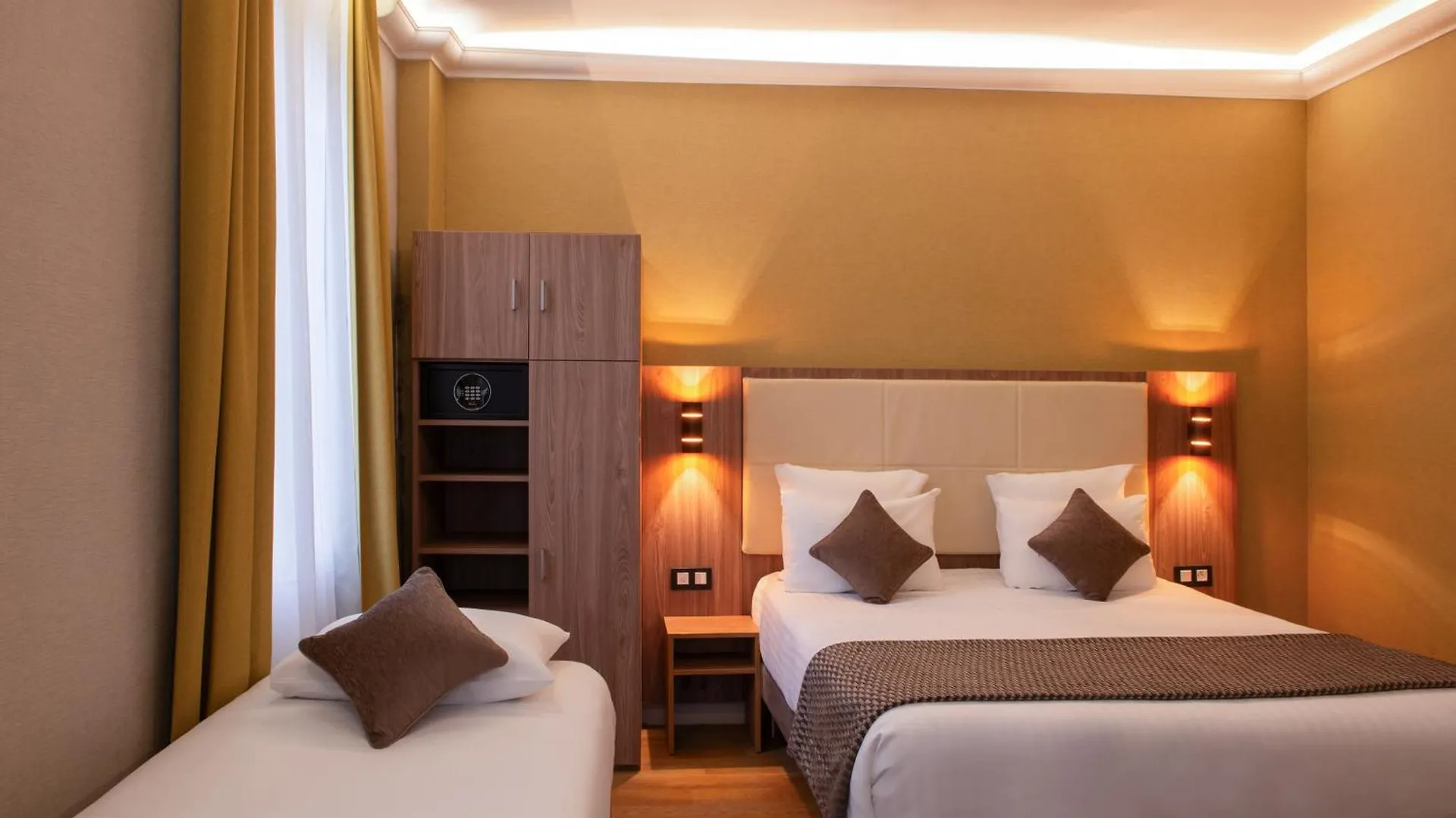 ***  Hotel Cactus Parigi Francia